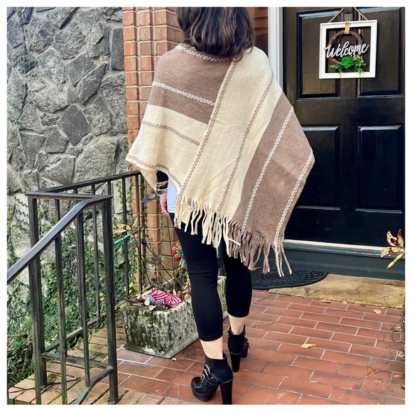 #15 CHIC KNIT BOHO FRINGED PONCHO - Picture 3 of 6